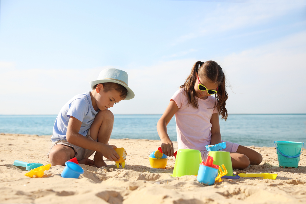 Kids on the beach: 10 παιδικά items για ατέλειωτες ώρες στην παραλία