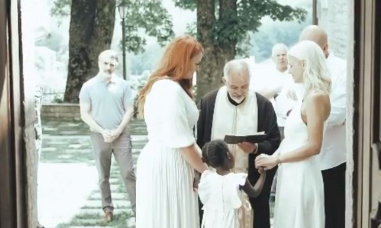 Xριστίνα Κοντοβά: Το υπέροχο βίντεο από το μυστήριο της βάπτισης της κόρης της, Έιντα
