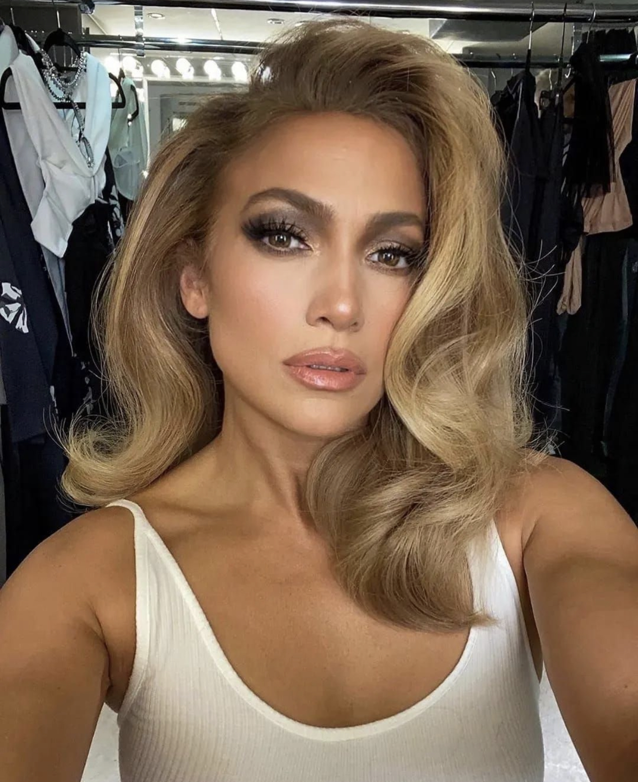 Butterfly Haircut: Η hot τάση στα μαλλιά για το 2023- μόλις το έκανε και η Jennifer Lopez
