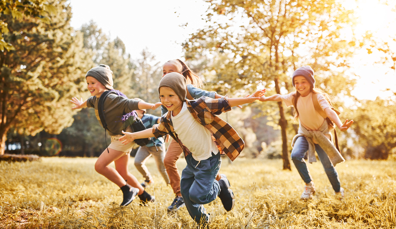 11 λόγοι που τα παιδιά πρέπει να παίζουν έξω, στις αλάνες και στη φύση