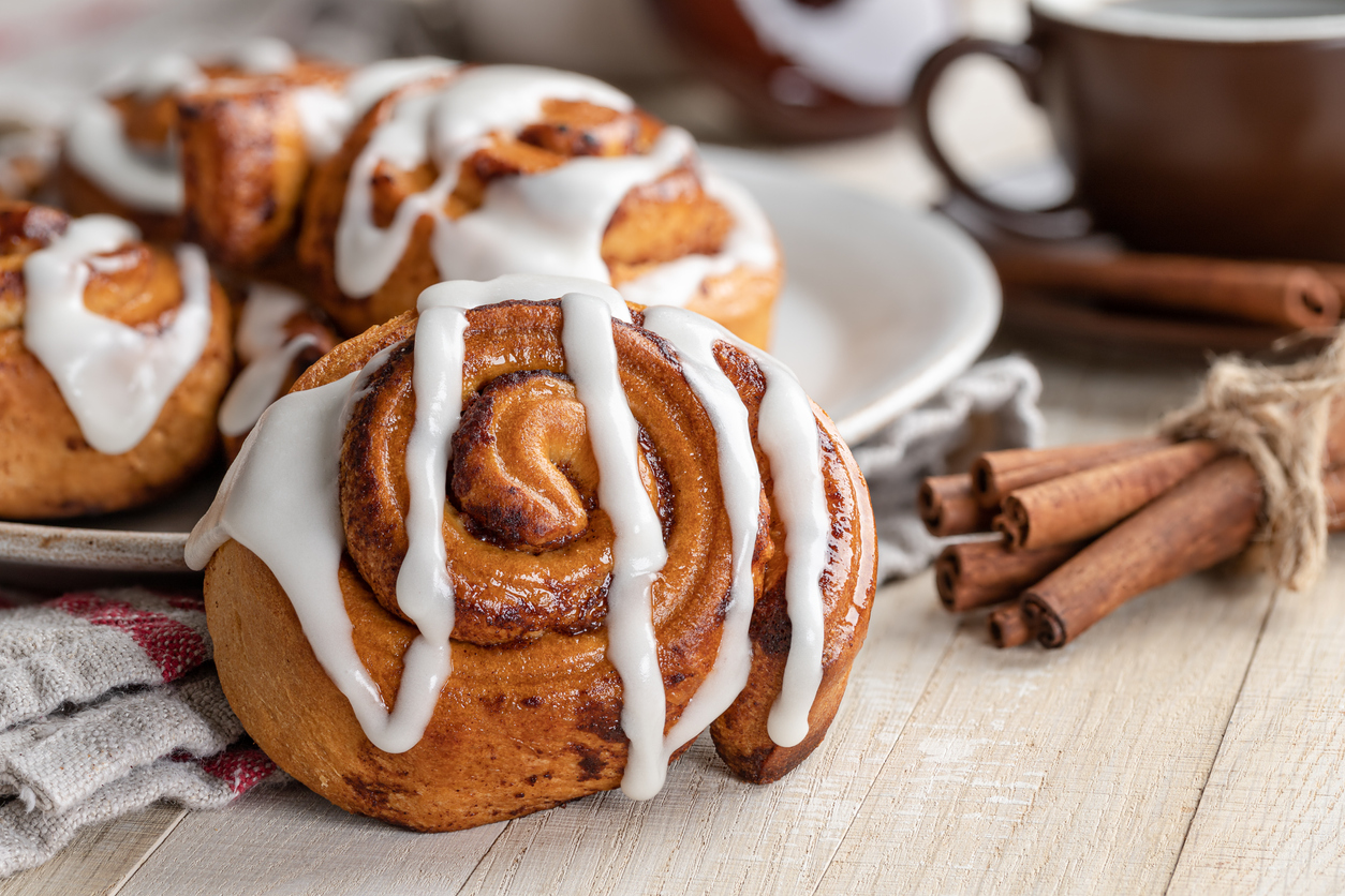 Εύκολη συνταγή για υπέροχα Cinnamon Rolls από την Υβόννη Μπόσνιακ