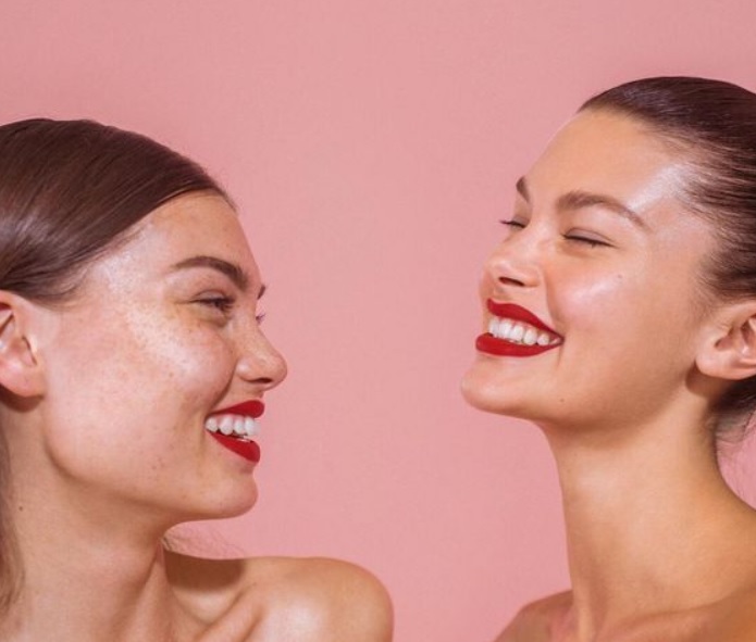 Έχεις λιπαρό δέρμα; 5 tips & 6 προϊόντα για να μειώσεις τη γυαλάδα