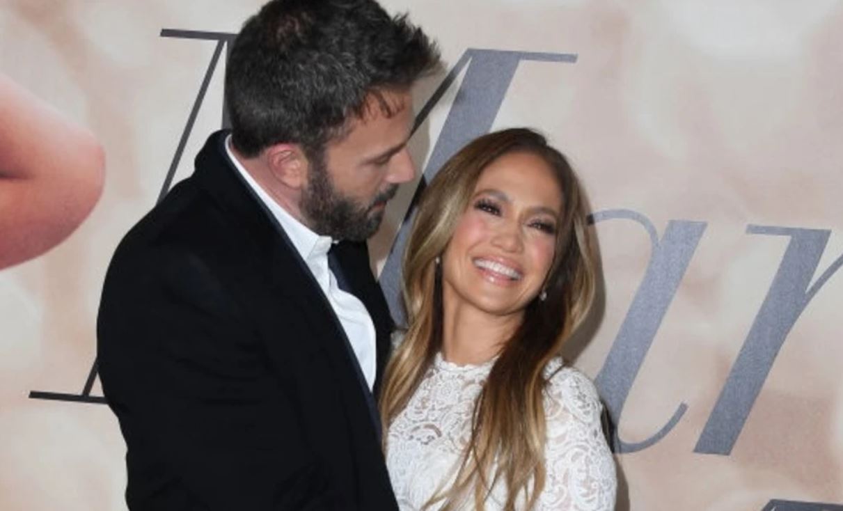 Jennifer Lopez – Ben Affleck: Παντρεύτηκαν στο Λας Βέγκας και μοιράστηκαν τις πρώτες εικόνες