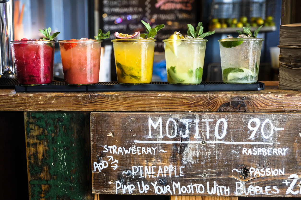 Παγκόσμια Ημέρα Mojito: Ποια είναι η ιστορία του cocktail – Ξεκίνησε σαν φάρμακο και έγινε “εθισμός”