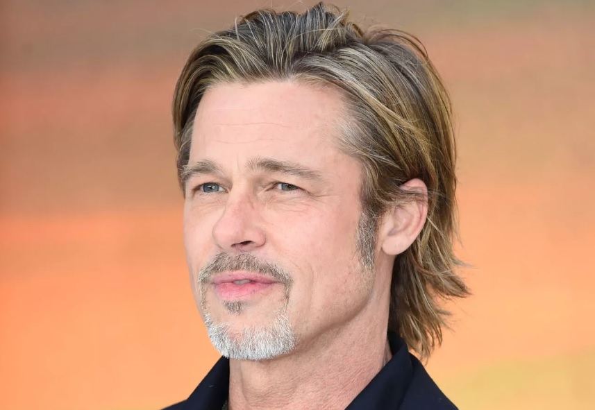 Νέα καριέρα για τον Brad Pitt: Έγινε γλύπτης και εκθέτει τα κακόγουστα έργα του στην Φινλανδία