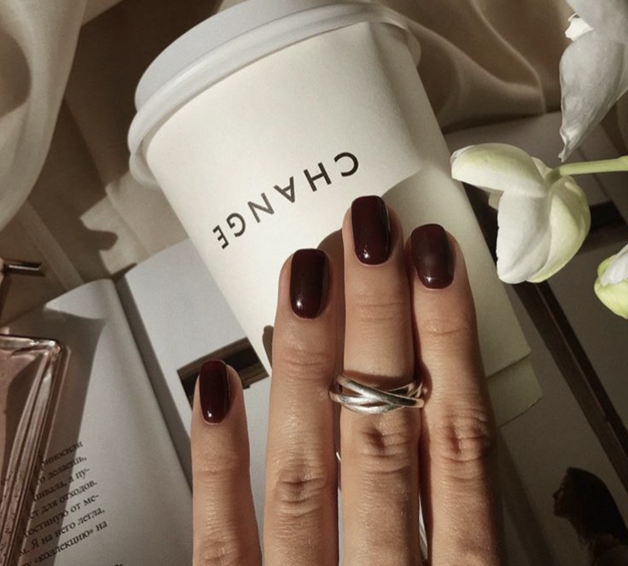 Brown Nails: Το trending colour για το Φθινόπωρο του 2022!