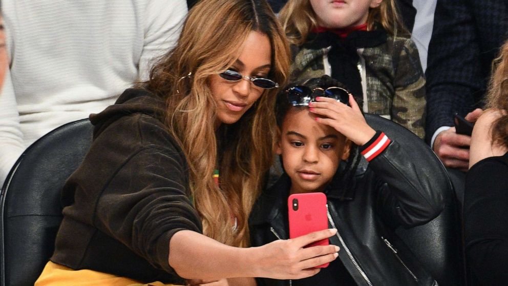 Blue Ivy: Η 10χρονη κόρη της Beyonce έδωσε σε δημοπρασία 80.000 για ένα ζευγάρι σκουλαρίκια