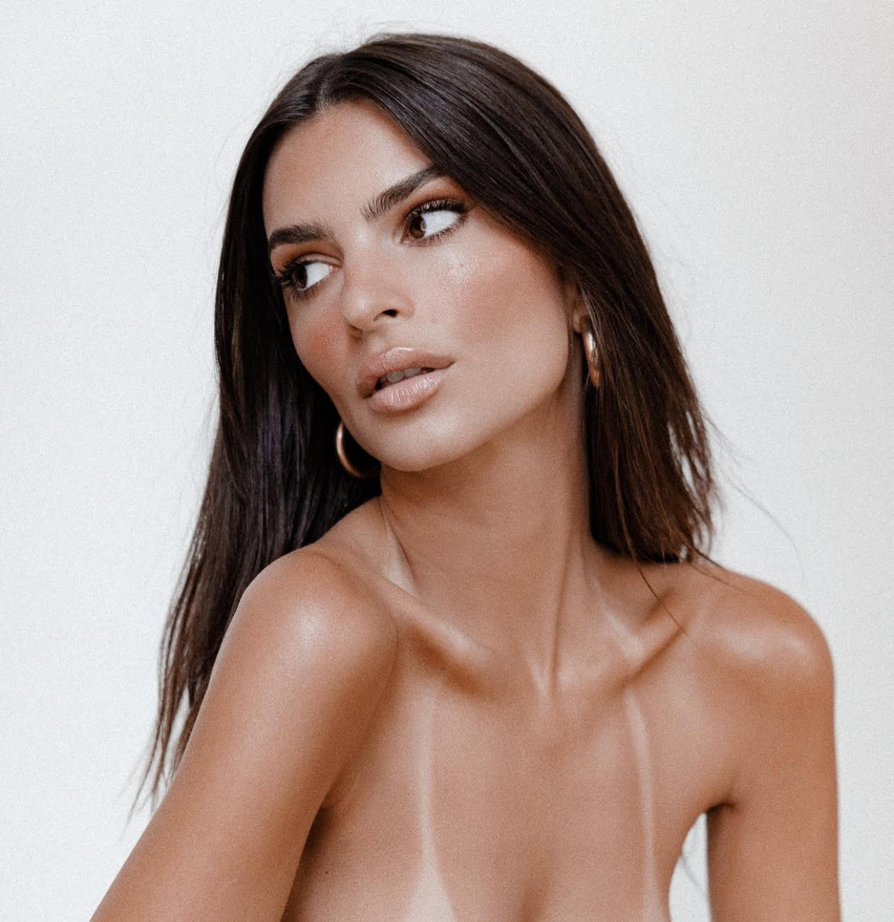 Emily Ratajkowski: Αποκάλυψε πως είναι bisexual με τον πιο σέξυ τρόπο