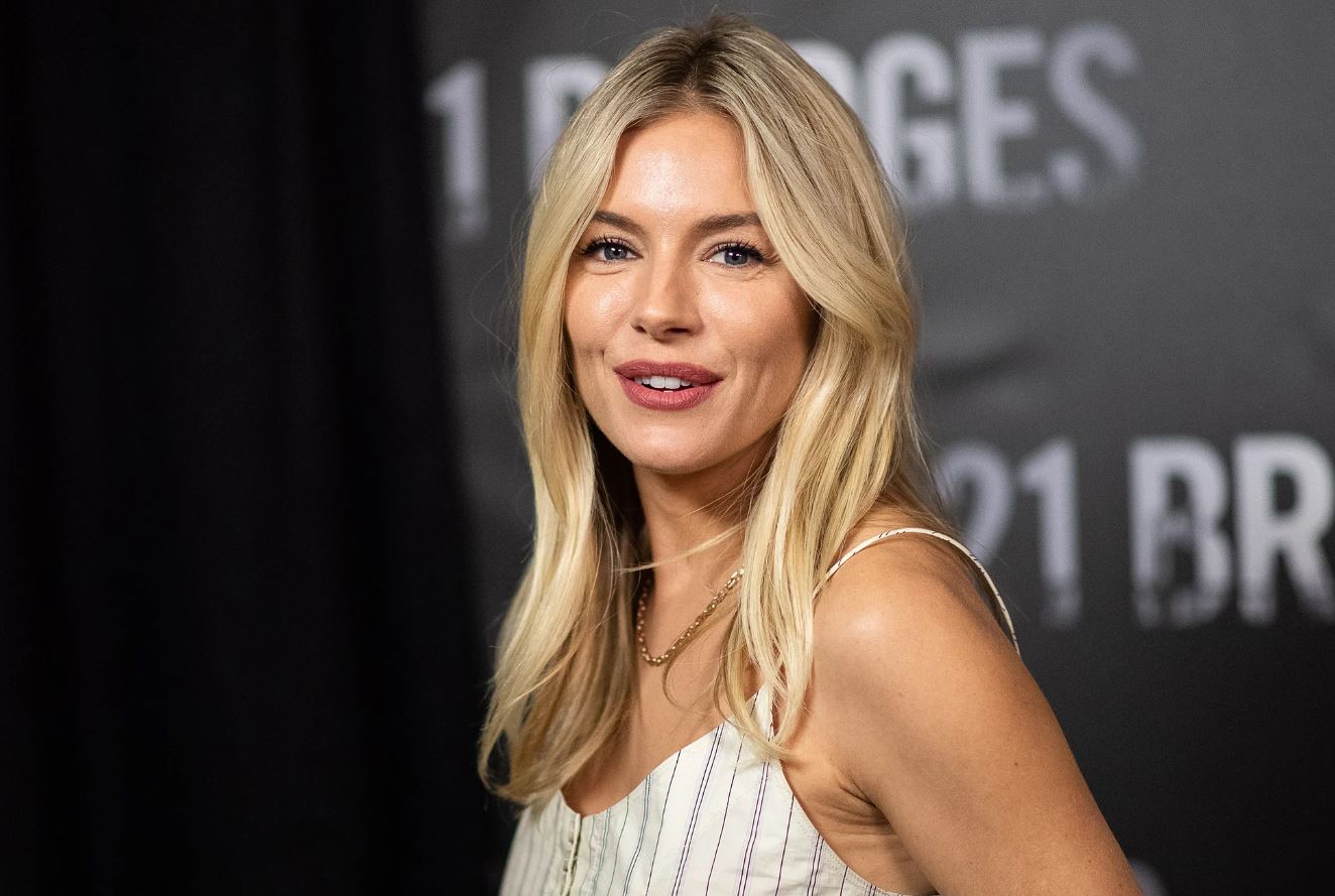 Little Black Dress: 5 top σχέδια για να τα φορέσεις όπως η Sienna Miller στην επόμενη έξοδό σου