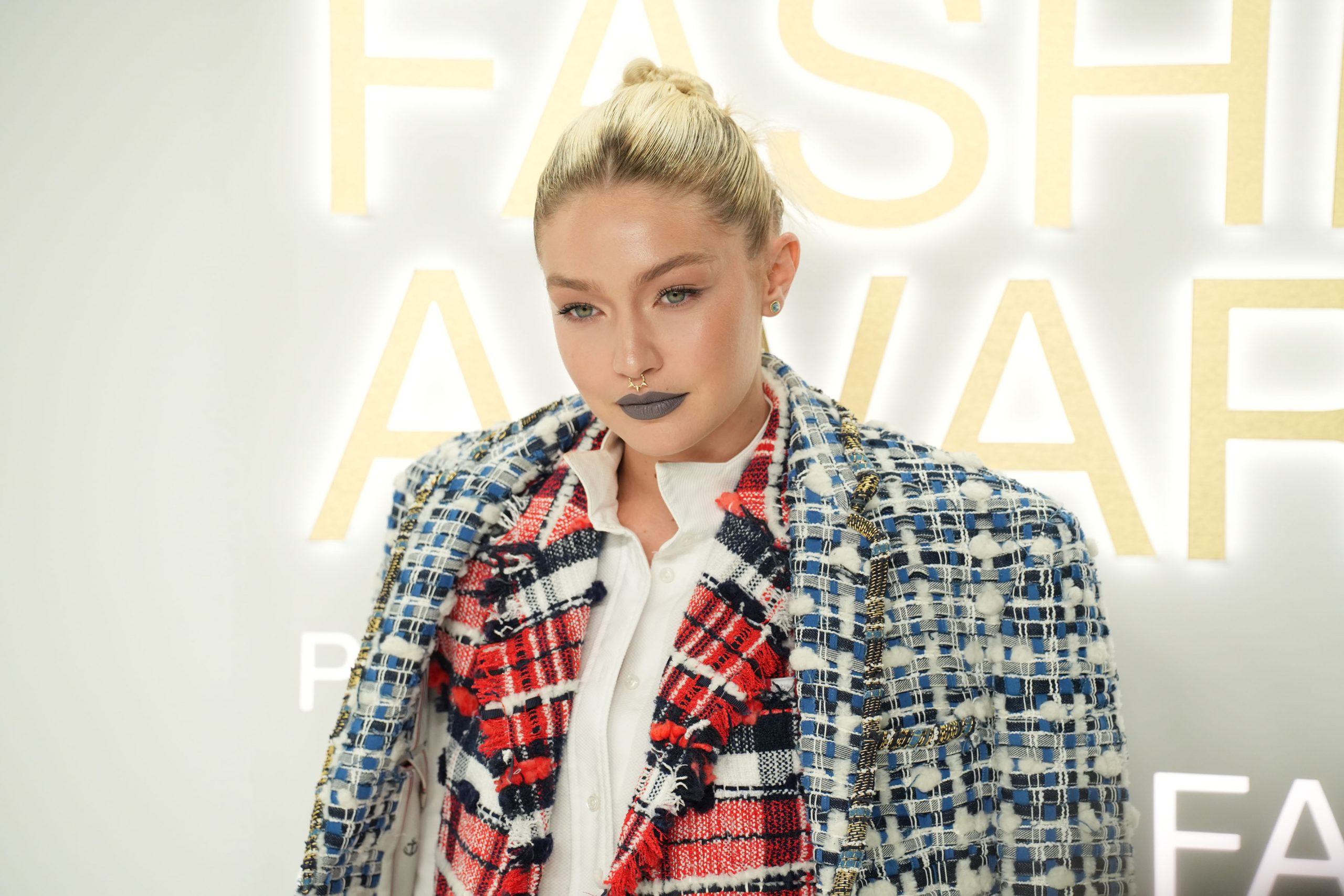 Dark Lips: Η Gigi Hadid φόρεσε τη hot τάση στα χείλη -Εσύ θα το τολμήσεις;