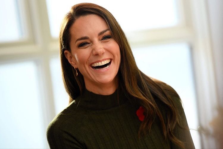 Kate Middleton: Το μπεζ tonal look της και το ερωτεύσιμο knitted φόρεμά της, αξίας €30
