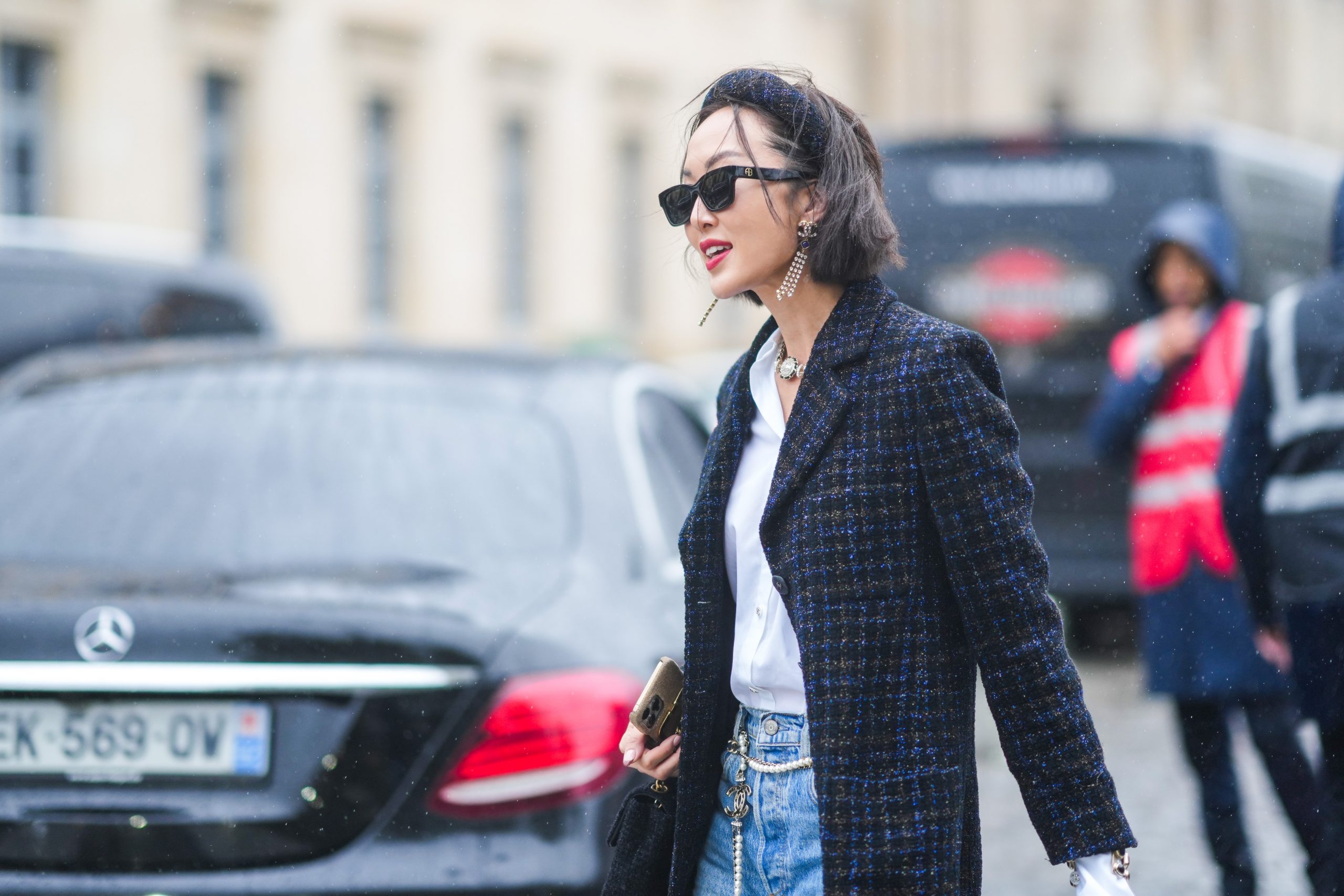 How to Style: Αυτός είναι ο πιο updated τρόπος να φορέσεις το tweed σακάκι σου τώρα