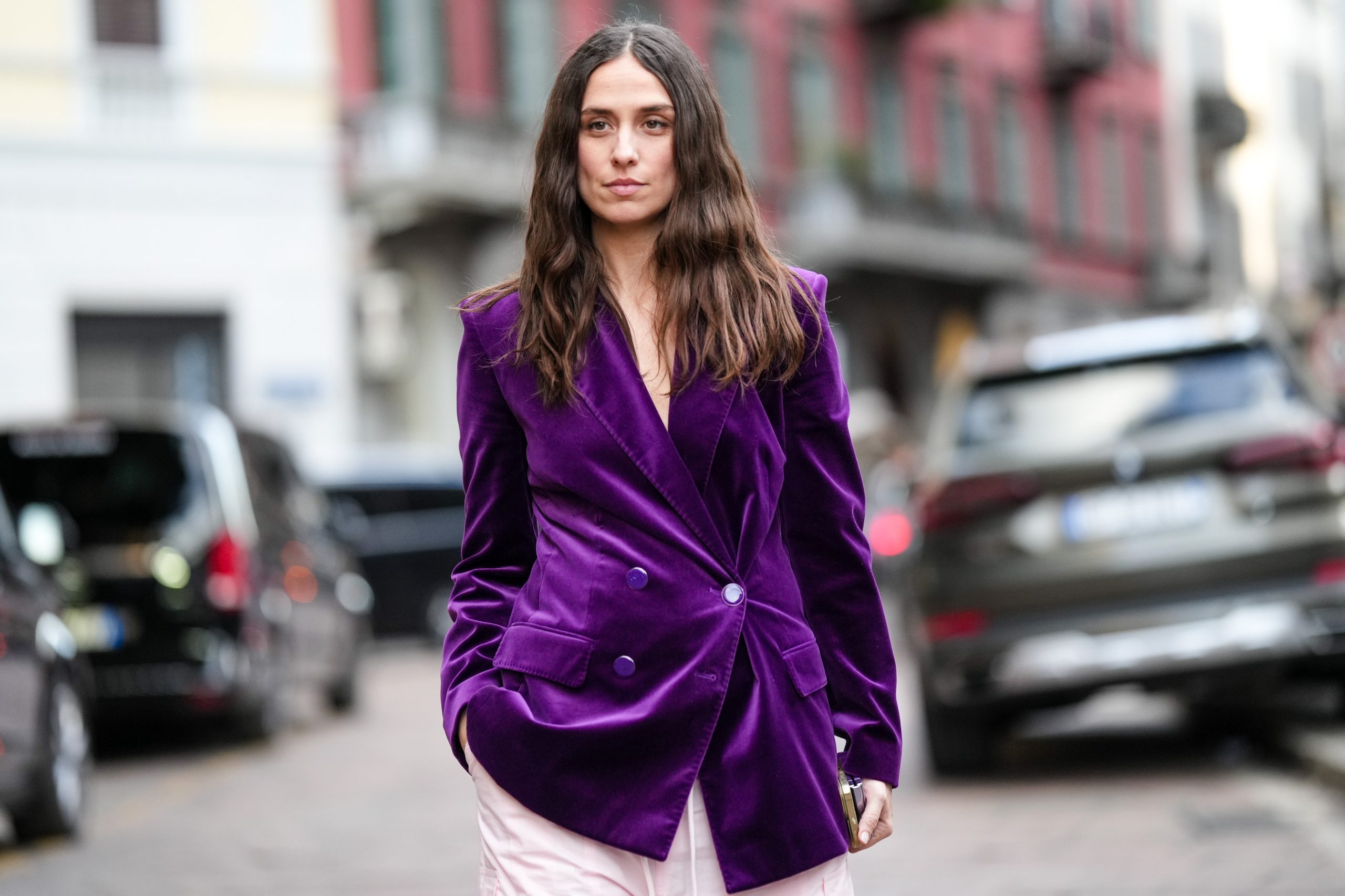Velvet Blazer: Φόρεσε πρώτη το πιο κομψό outwear trend του 2023. Και γιορτινό!