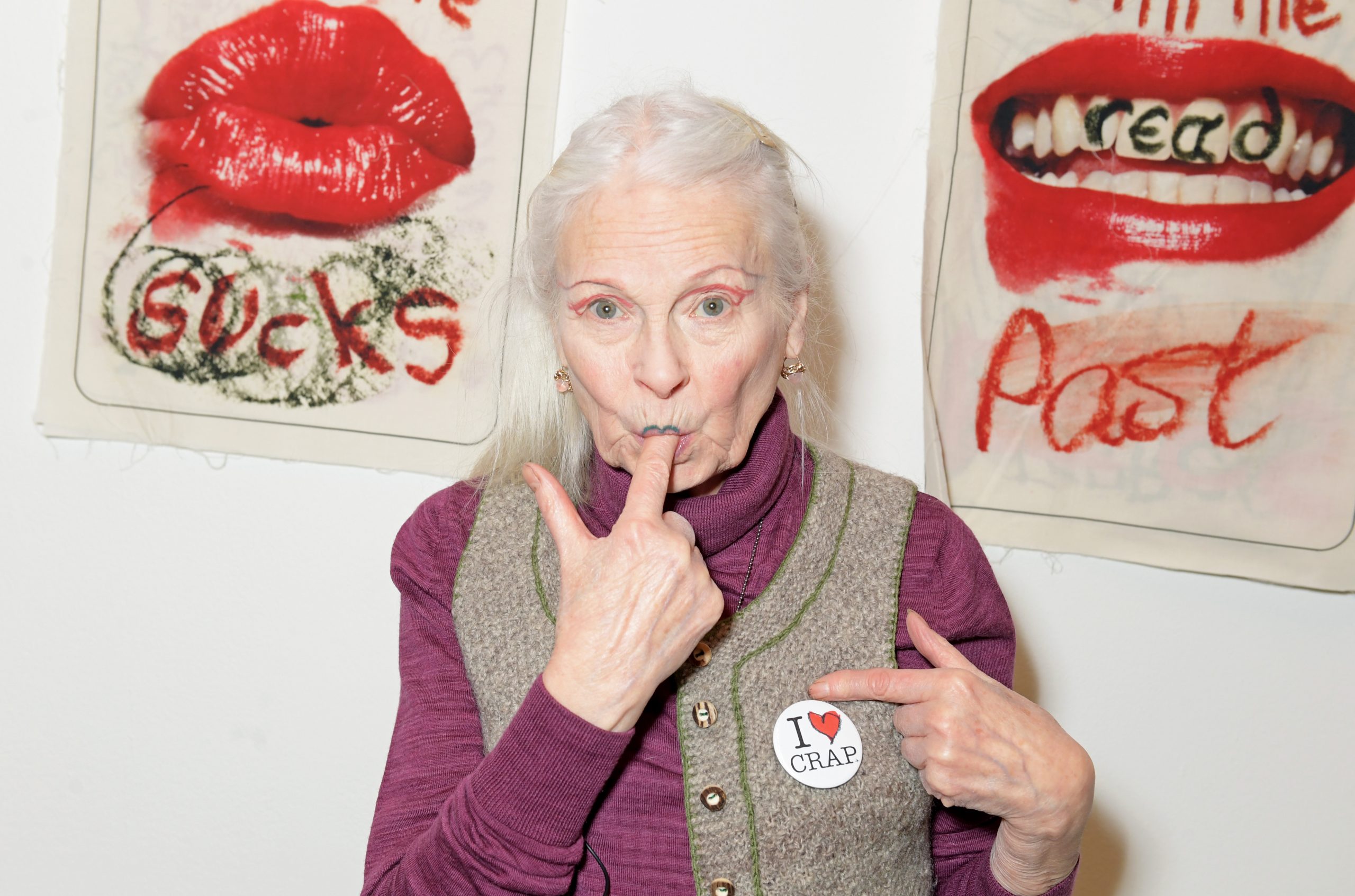 Η Vivienne Westwood, η αναρχική fashion designer και απόλυτο style icon, πέθανε σε ηλικία 81 ετών