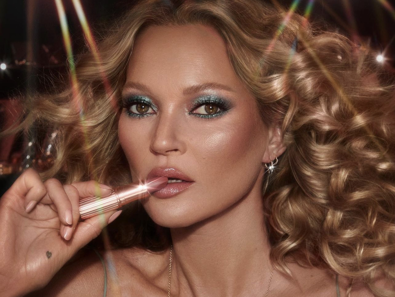 Αυτό είναι το concealer που χρησιμοποιεί η Kate Moss για φωτεινό βλέμμα