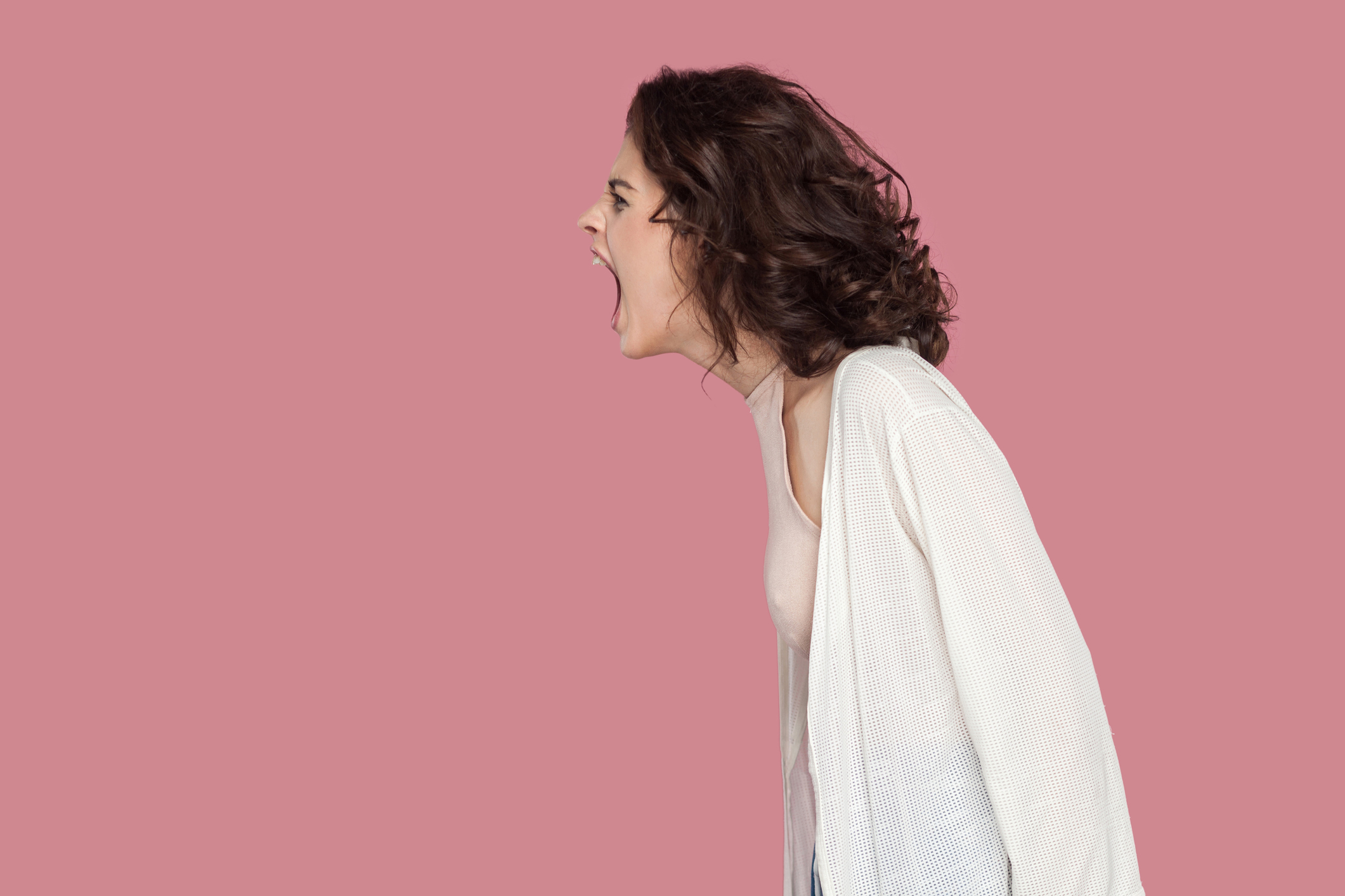 Screaming Therapy: Μήπως βοηθάει τελικά να αρχίσεις να ουρλιάζεις;