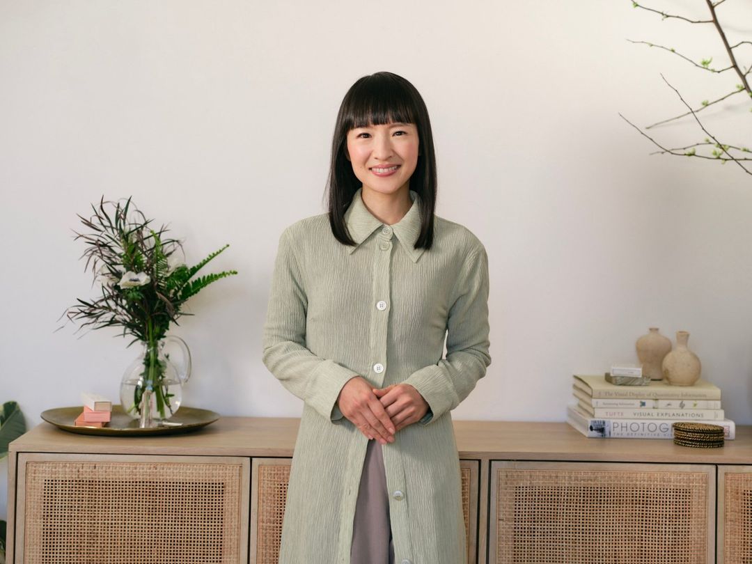 Η Marie Kondo αποκαλύπτει την super παράξενη και μινιμαλιστική ρουτίνα καθαριότητας του σπιτιού της