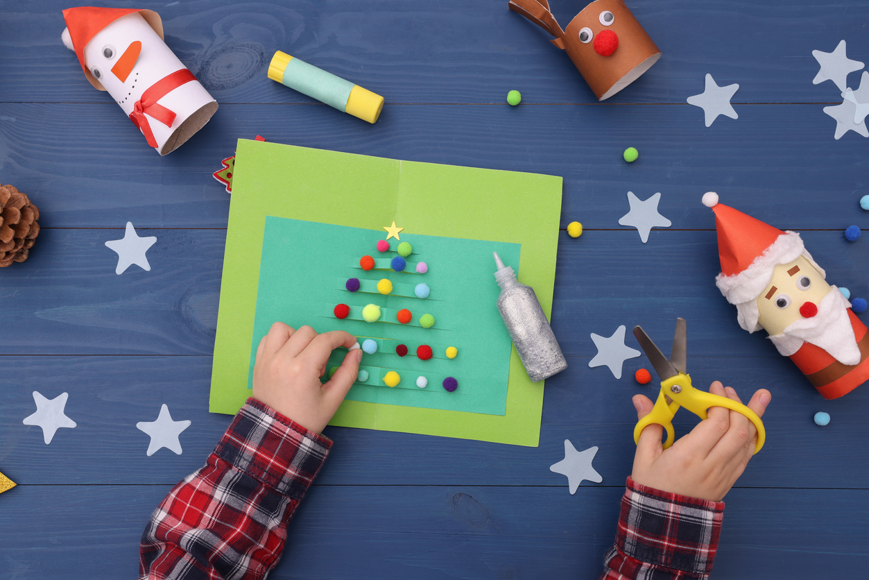 X-MAS. Πώς θα φτιάξετε τις τέλειες χριστουγεννιάτικες κάρτες με τα παιδιά σας