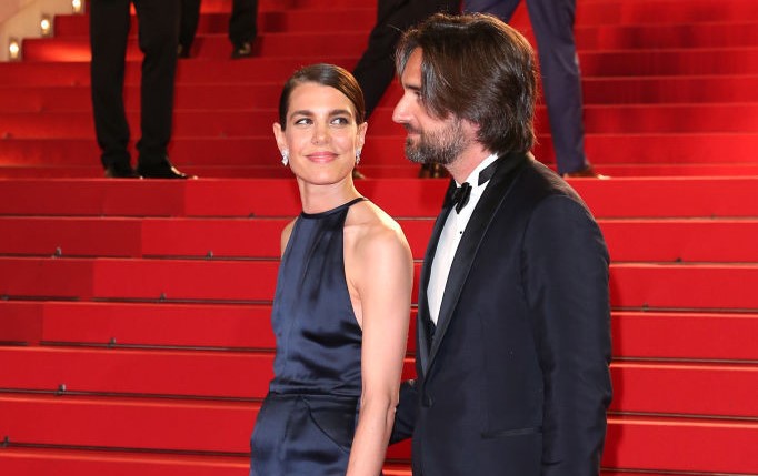 Charlotte Casiraghi: Πώς αποκαλύφθηκε η τρίτη εγκυμοσύνη της εγγονής της Grace Kelly – Η ζωή με το σύζυγό της