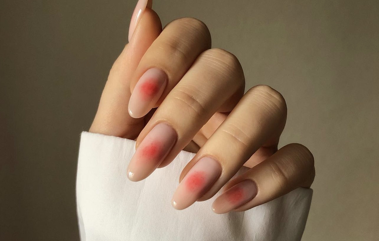 Blush nails: Η Κορεάτικη τάση στο manicure που πρόκειται να γίνει περιζήτητη το 2023