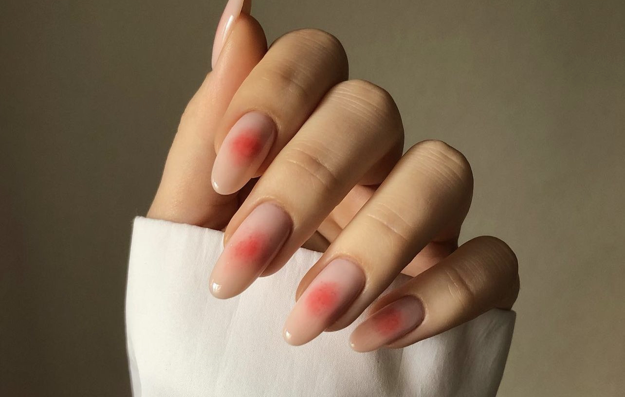 Blush nails: Η Κορεάτικη τάση στο manicure που πρόκειται να γίνει περιζήτητη το 2023