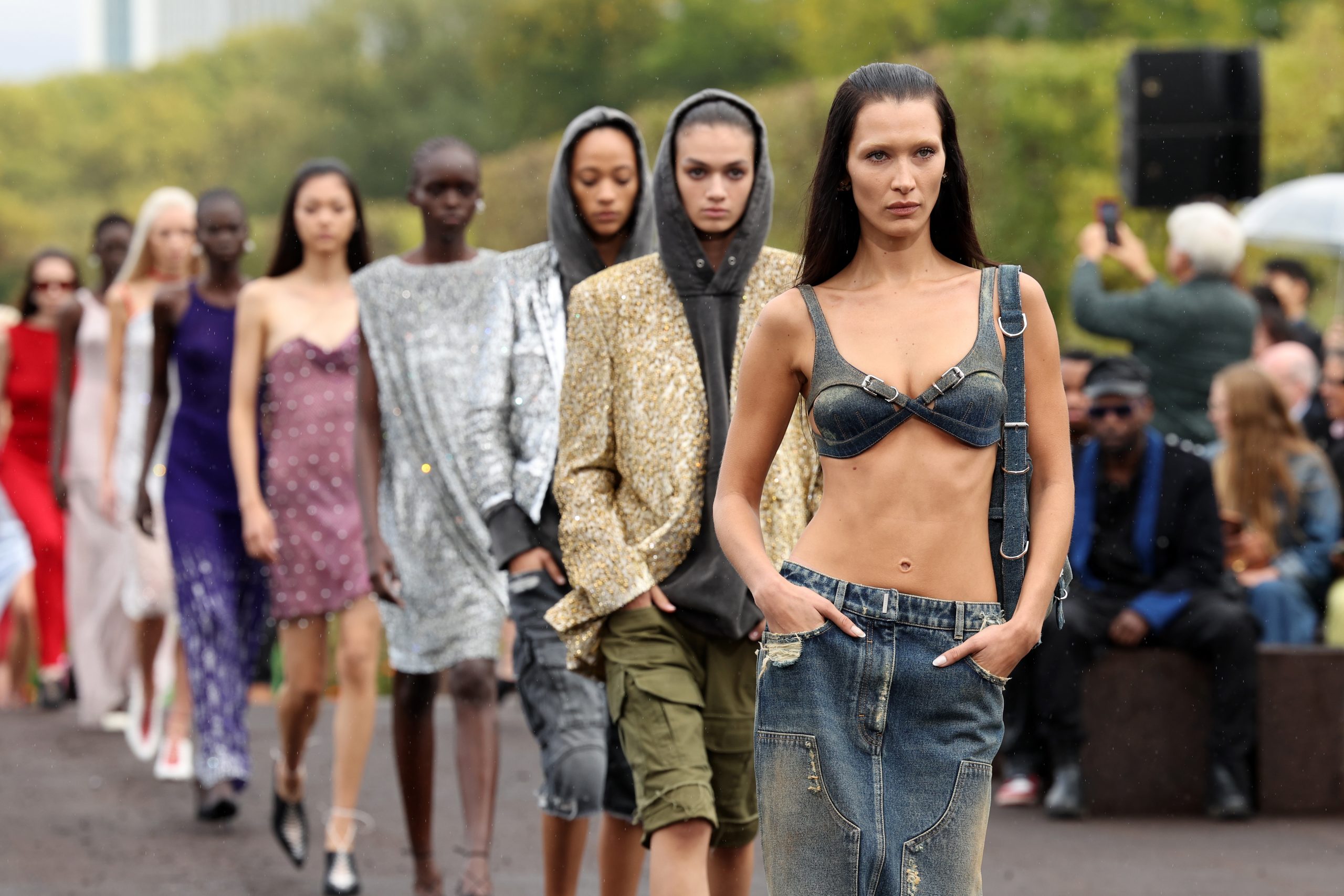 7 fashion trends που είδαμε στα catwalks και θα επικρατήσουν το καλοκαίρι