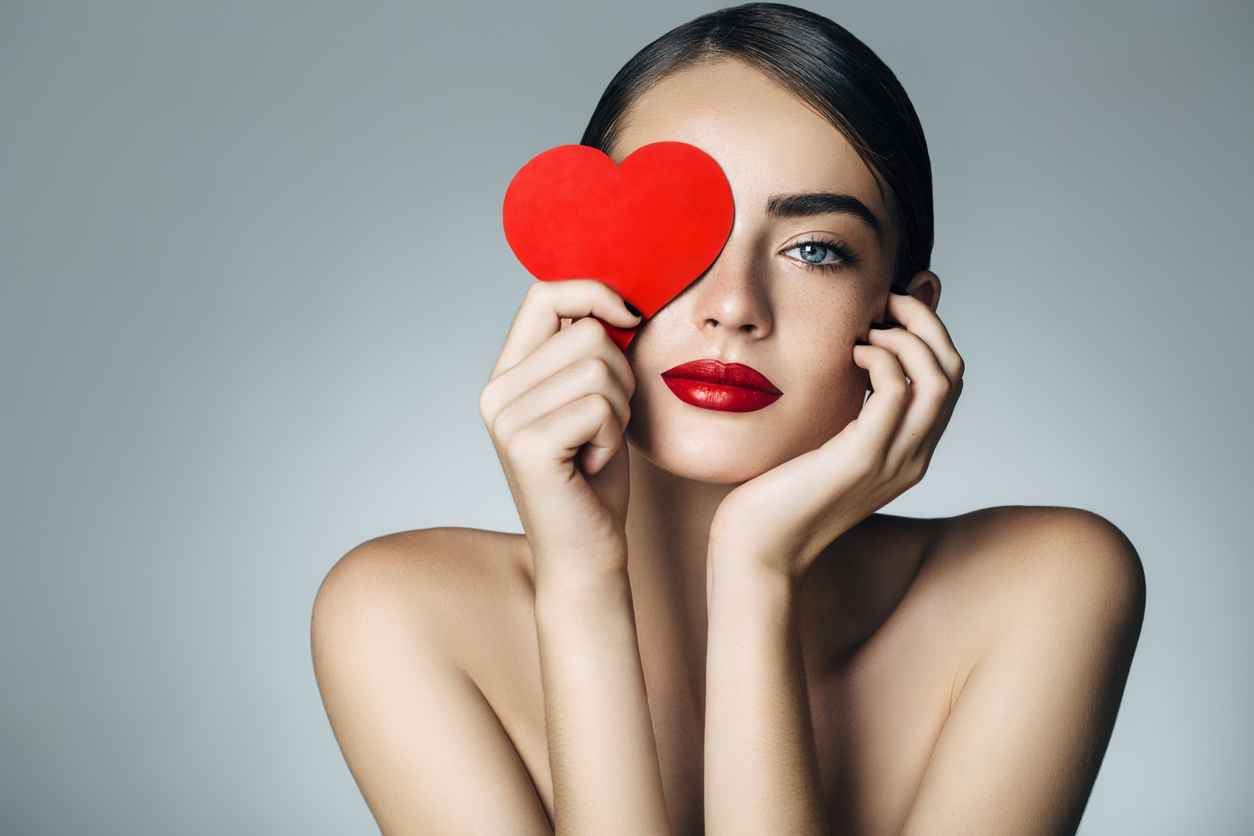Valentine’s Special: Τα beauty items που θα γεμίσουν καρδιές το νεσεσέρ σου!
