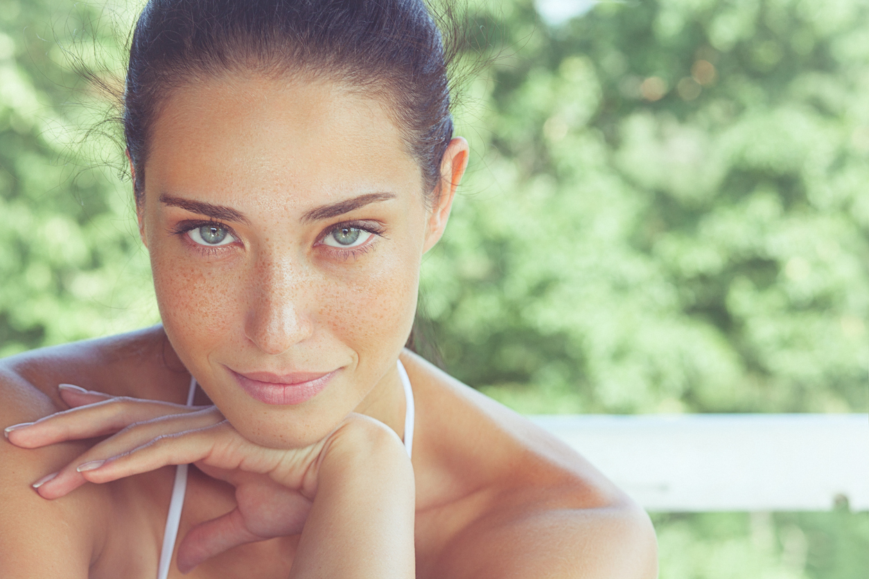 Έχεις λιπαρό δέρμα; 5 tips & 6 προϊόντα για να μειώσεις τη γυαλάδα
