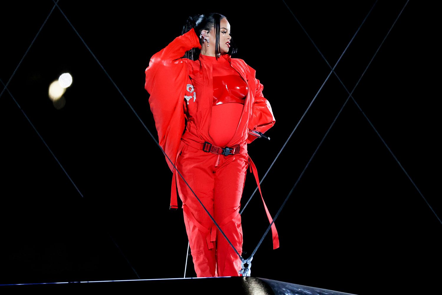 H Rihanna επέστρεψε με μια εντυπωσιακή εμφάνιση στο Super Bowl αλλά και με μια έκπληξη!