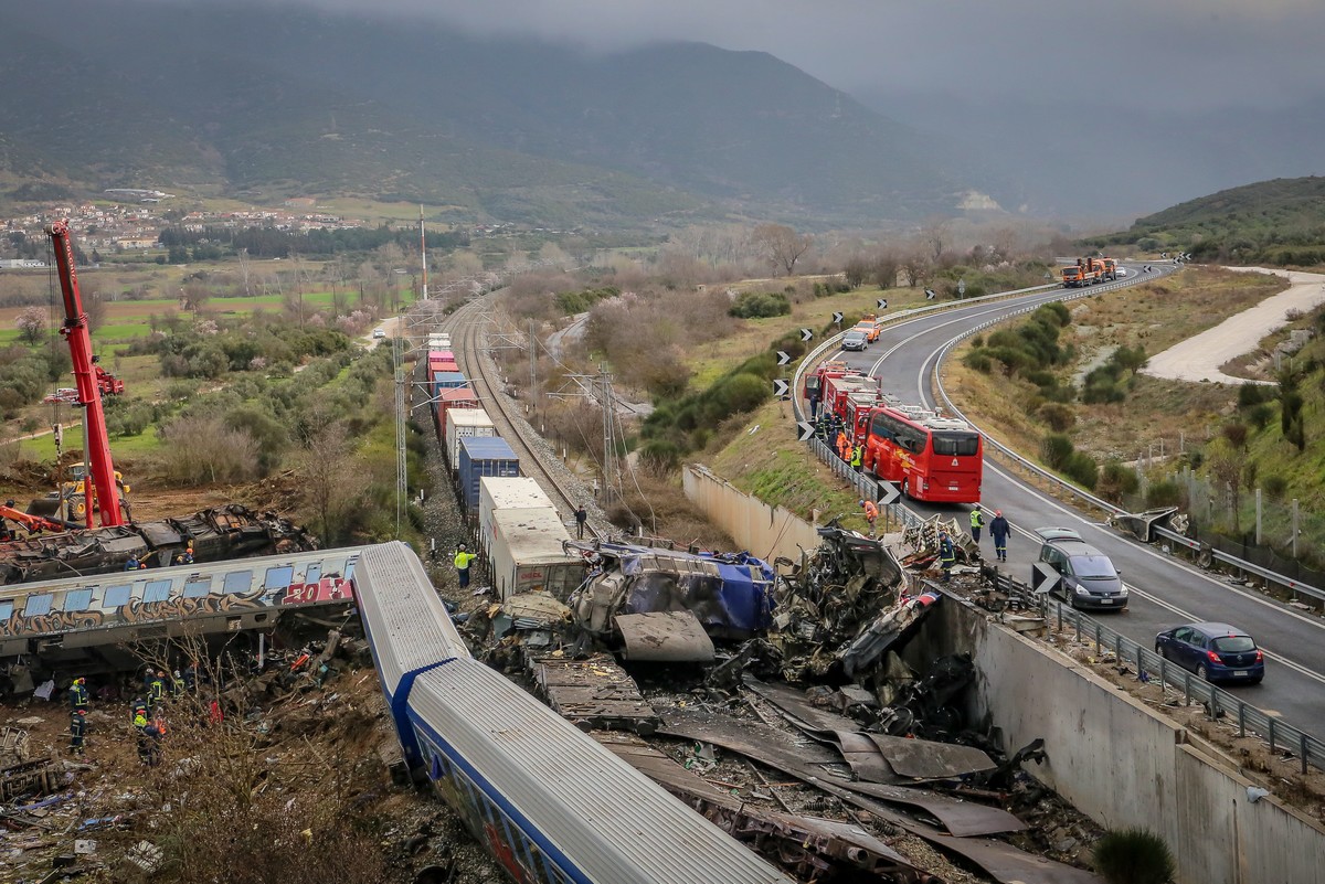 Φονική σύγκρουση τρένων στα Τέμπη: Πώς μπορείς να βοηθήσεις