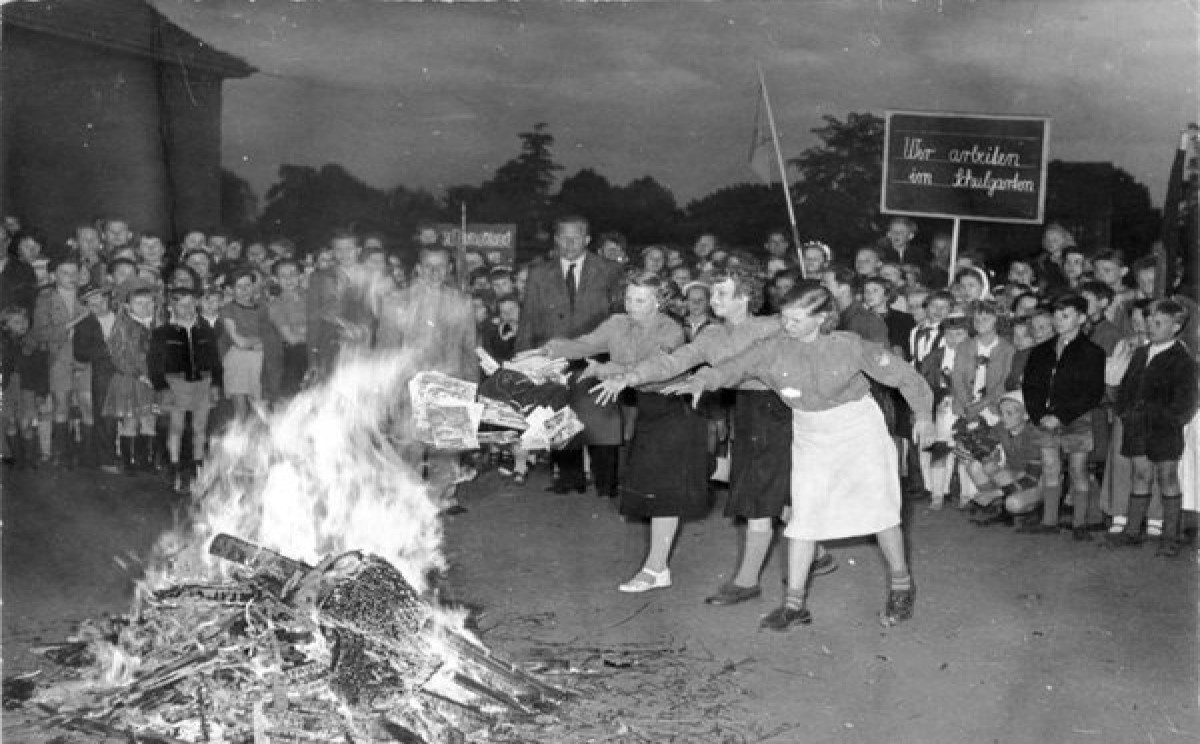 10 βιβλία που οι θρησκόληπτοι ήθελαν να ρίξουν στην πυρά