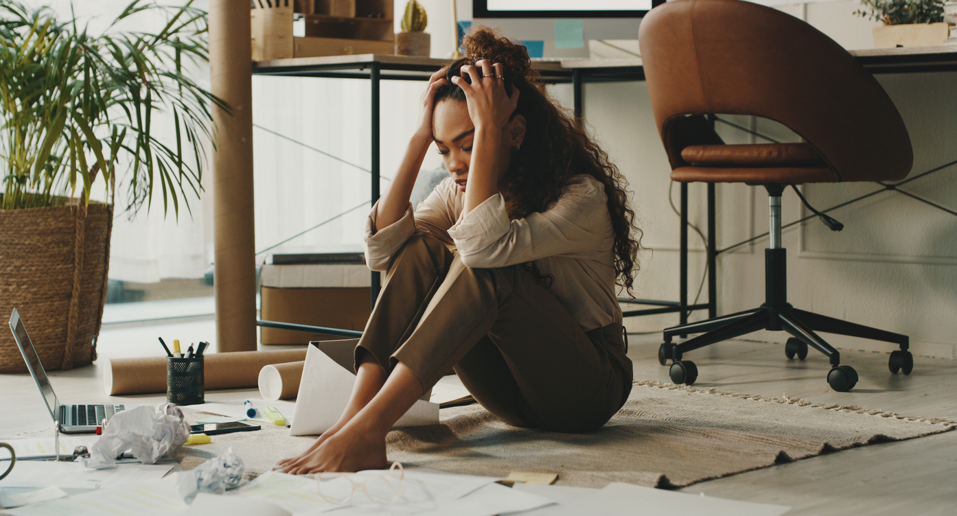 5 σημάδια ότι περνάς ένα υπέροχο burnout και μισείς τη δουλίτσα σου