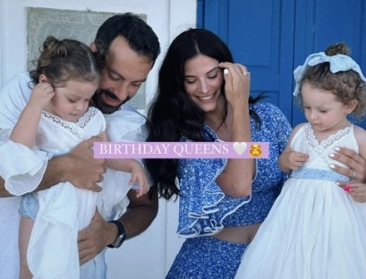 Ο Σάκης Τανιμανίδης και η Χριστίνα Μπόμπα γιόρτασαν τα δεύτερα γενέθλια των διδύμων και έλαμπαν από ευτυχία
