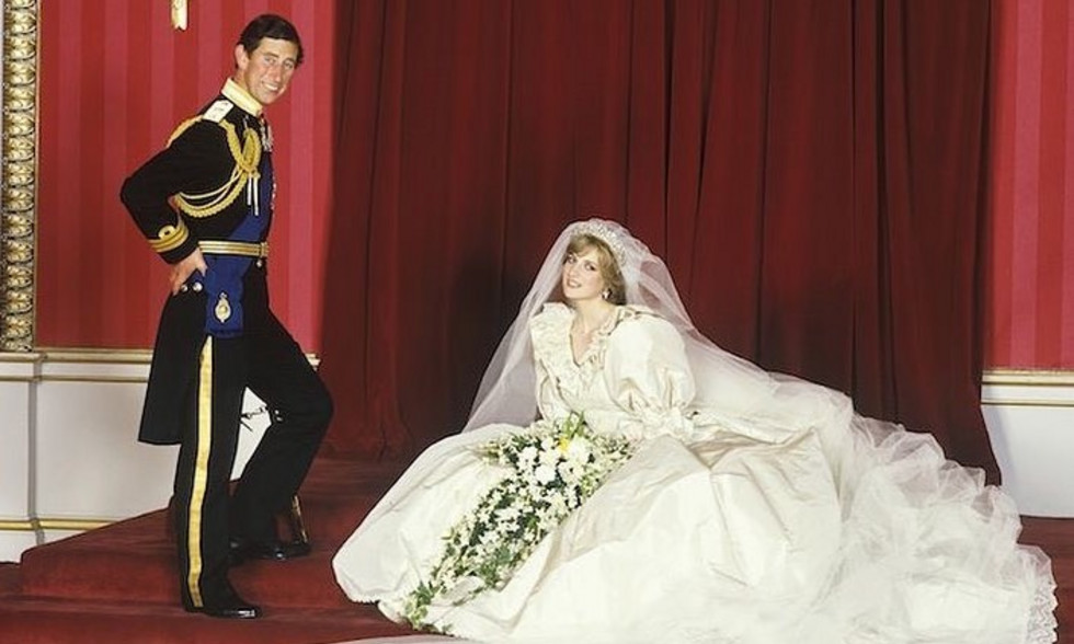 Αποκαλύφτηκε το σκανδαλώδες φόρεμα που επέλεξε η πριγκίπισσα Νταϊάνα πριν το γάμο της