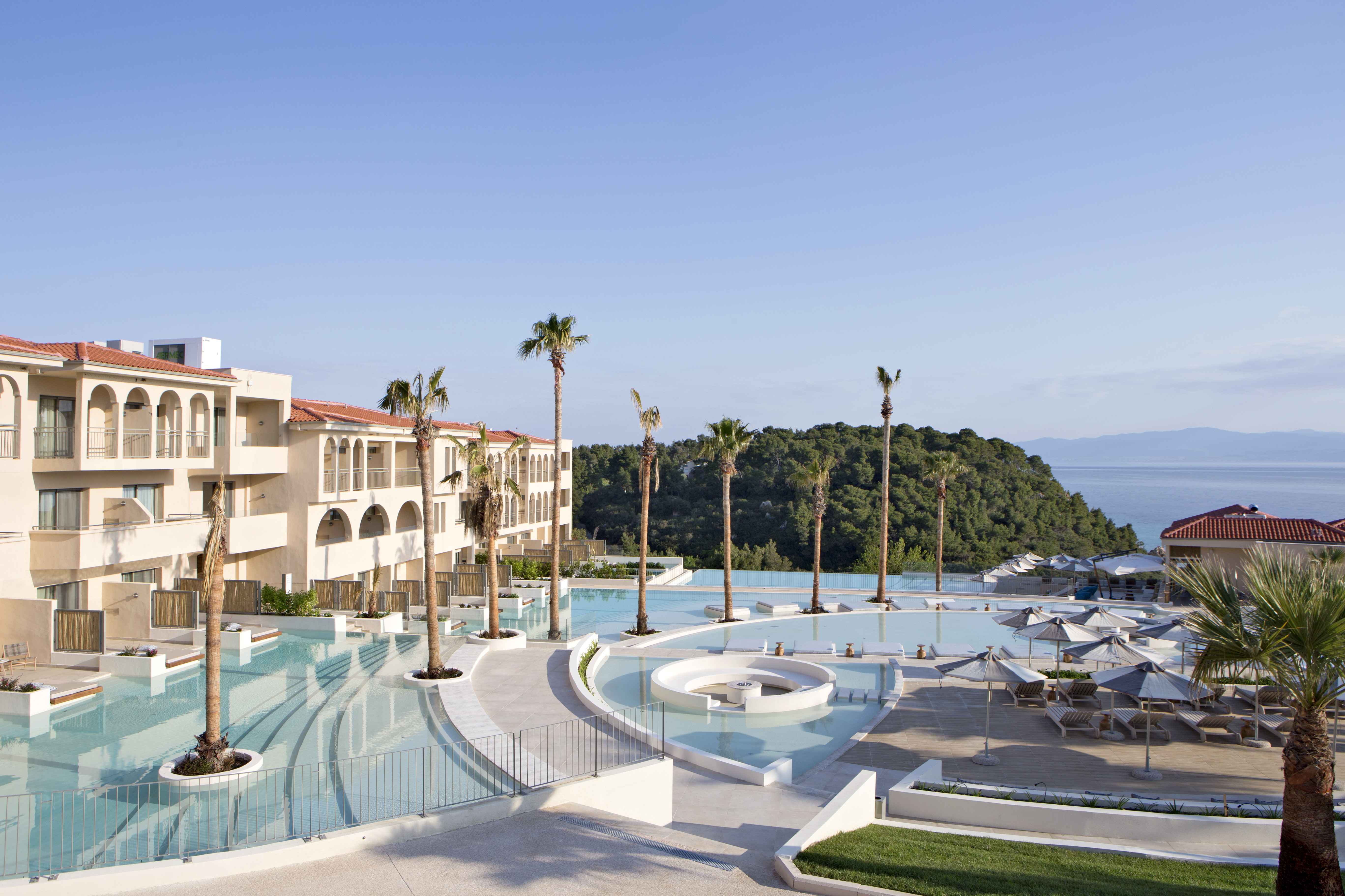 Cora Hotel & Spa Resort: Η παραδεισένια όαση πολυτέλειας που κάνει τις διακοπές σου μία μοναδική εμπειρία