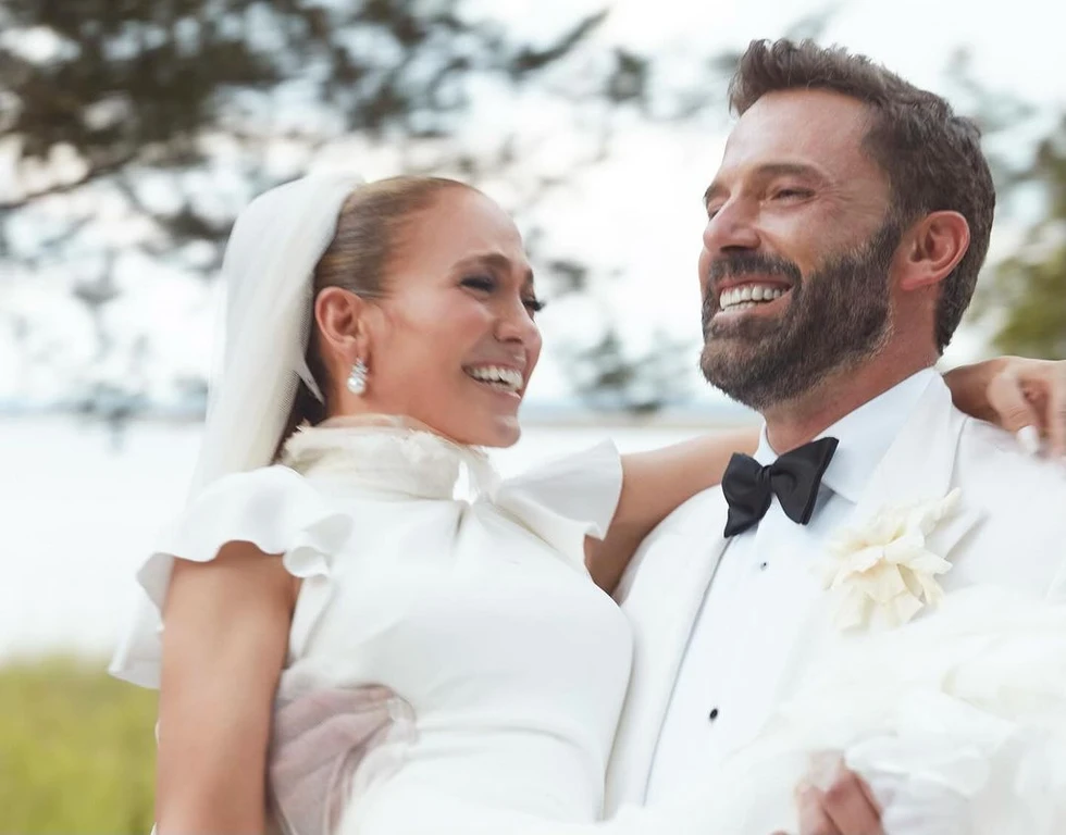 Jennifer Lopez: Το μήνυμα της στον Ben Affleck για την επέτειο τους και οι αδημοσίευτες φωτογραφίες από το γάμο τους