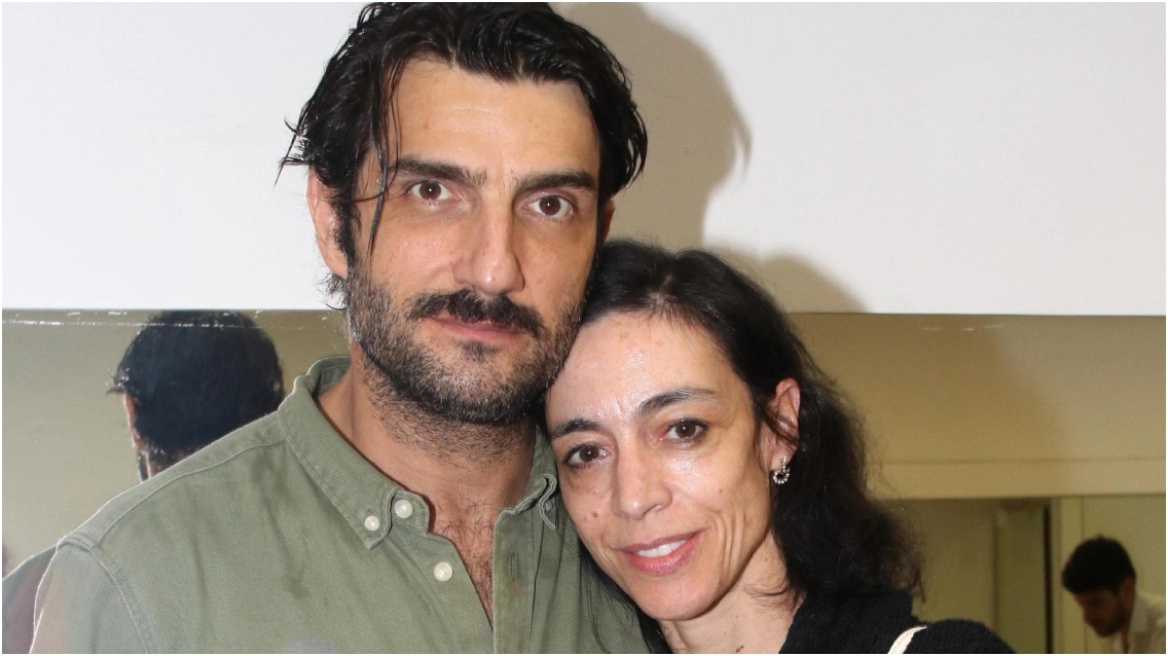 Έλενα Τοπαλίδου: Φωτογράφησε τον Νίκο Κουρή με τον γιο τους στη θάλασσα