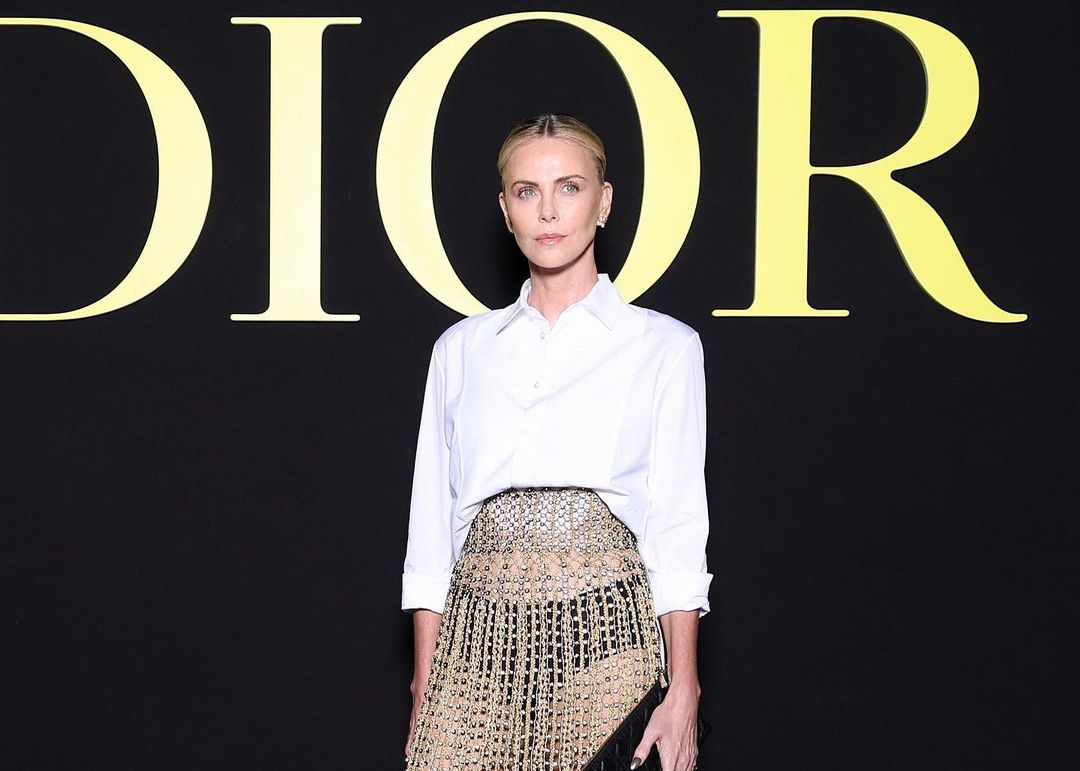 Ο οίκος Dior εμπνέεται από την Wednesday Addams και αποθεώνει τη δυναμική του μαύρου