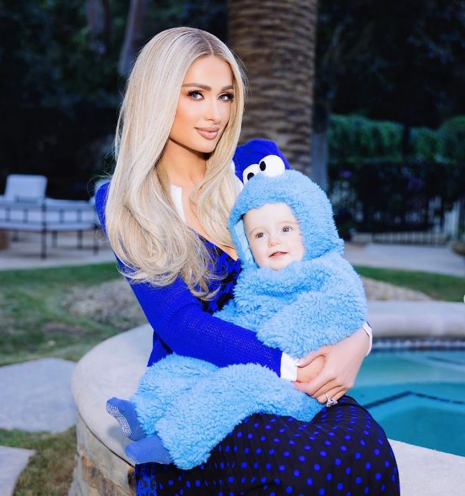 Η Paris Hilton αποκάλυψε ότι περιμένει δεύτερο μωρό