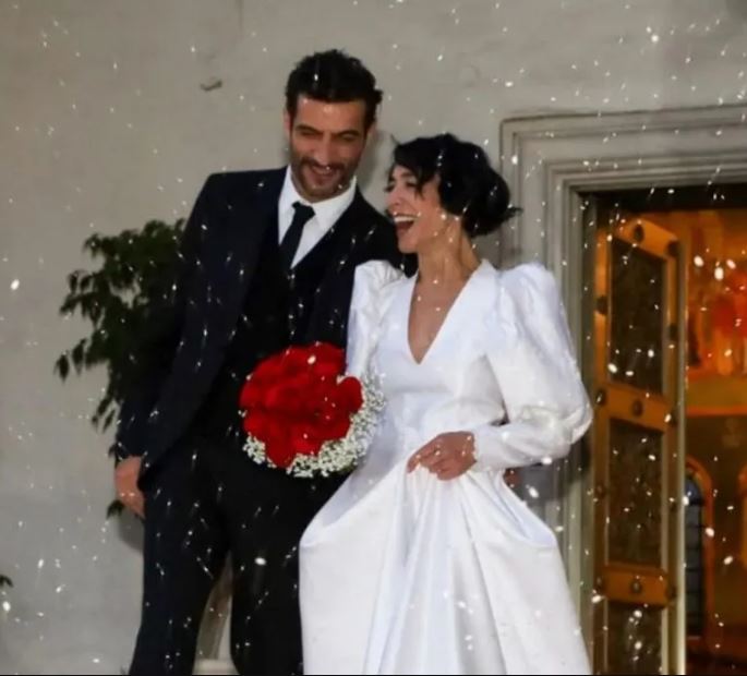 Γάμος Κουρή – Τοπαλούδη: Το ταγκό της νύφης με τον γιο και το ζεϊμπέκικο του γαμπρού