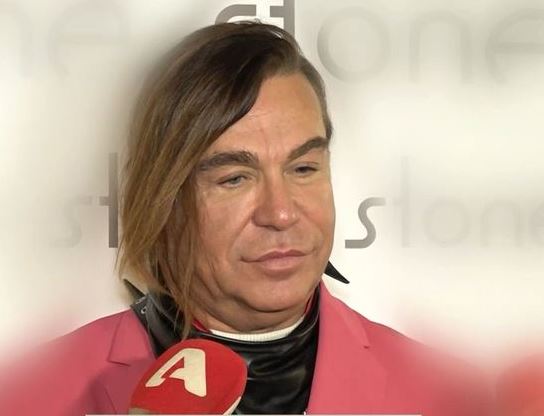 Τρύφωνας Σαμαράς: «Μικρός έπαιζα με κούκλες, ο γιατρός είπε στη μαμά μου ότι ή πολύ γυναικάς θα γίνω, ή…»