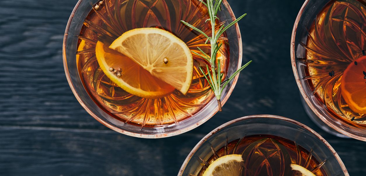3 cocktails που θα σας ενθουσιάσουν αν μείνετε σπίτι το Σαββατοκύριακο