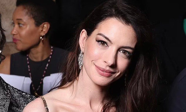 Anne Hathaway: Η συμπεριφορά της έγινε viral και διχάζει τα social media