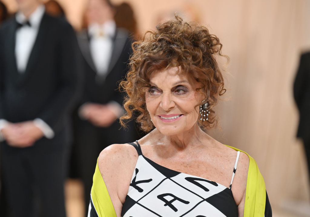 Diane von Furstenberg: Γιορτάζει τα 50 χρόνια του εμβληματικού wrap φορέματος με μία συλλεκτική συλλογή