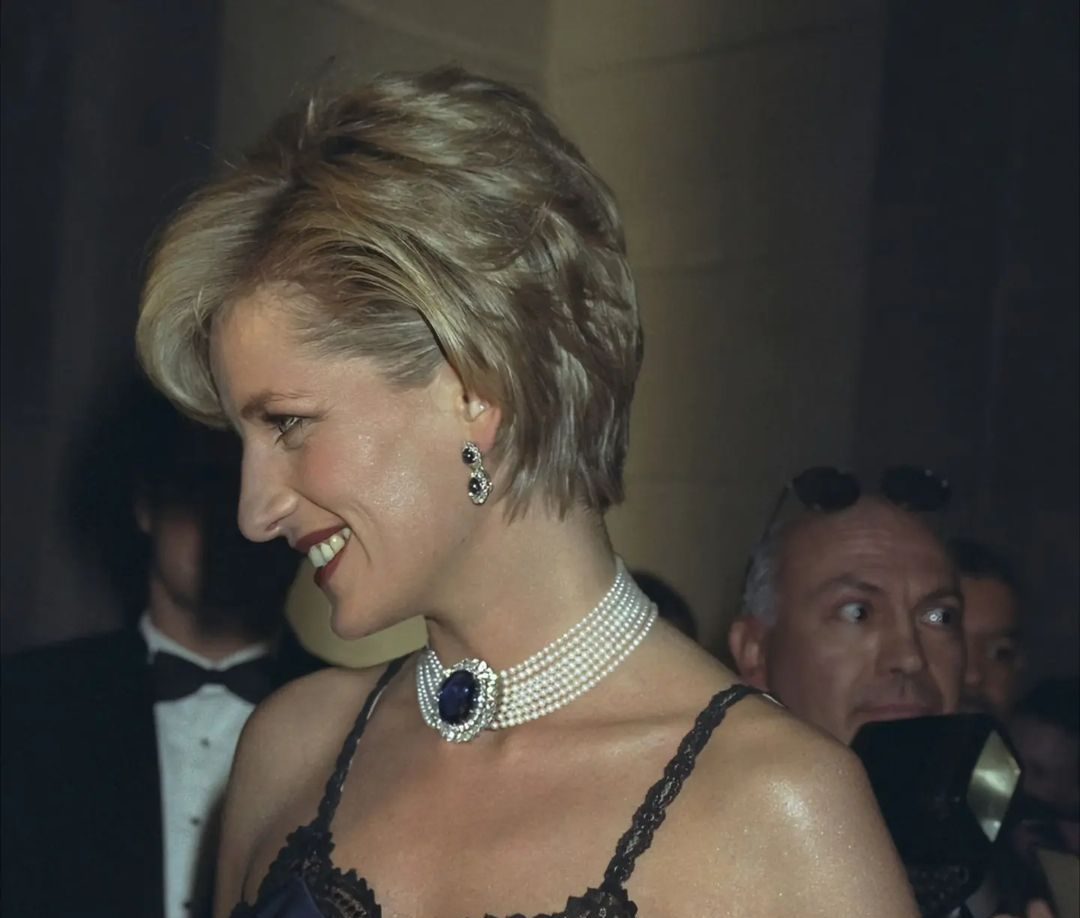 Diana: Η συγκλονιστική της εμφάνιση ύμνος στο quiet luxury, που άφησε εποχή στο Met Gala του 1996
