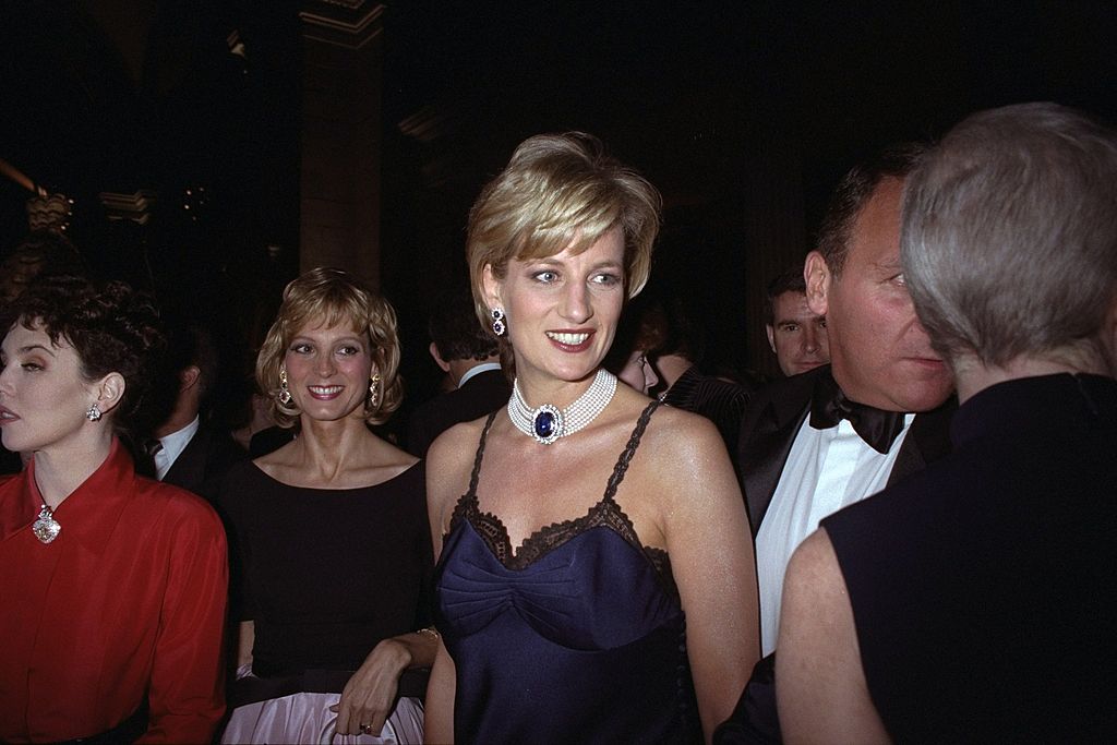 Diana: Η συγκλονιστική της εμφάνιση ύμνος στο quiet luxury, που άφησε εποχή στο Met Gala του 1996