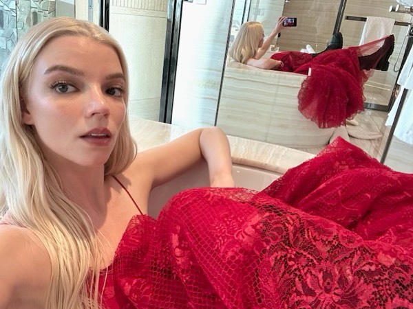 Anya Taylor-Joy: Η πεμπτουσία του athleisure aesthetic στο Grand Prix του Μονακό