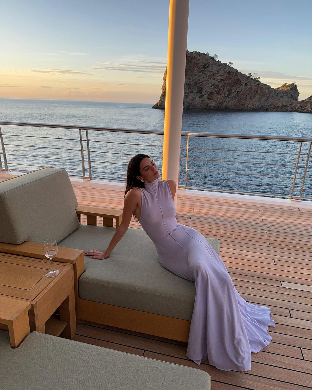 Kendall Jenner: Αυτό είναι το νέο αλμυρό fashion piece του καλοκαιριού και εκείνη μας το συστήνει