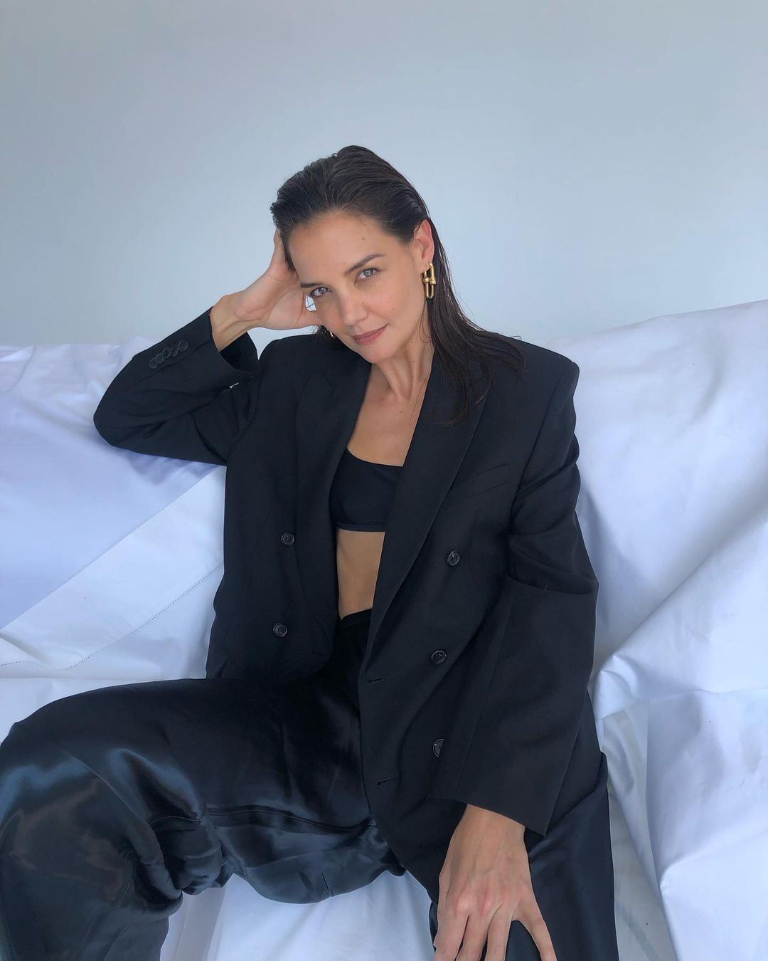 Palazzo: Έτσι συνδύασε η Katie Holmes το Chanel τζιν της