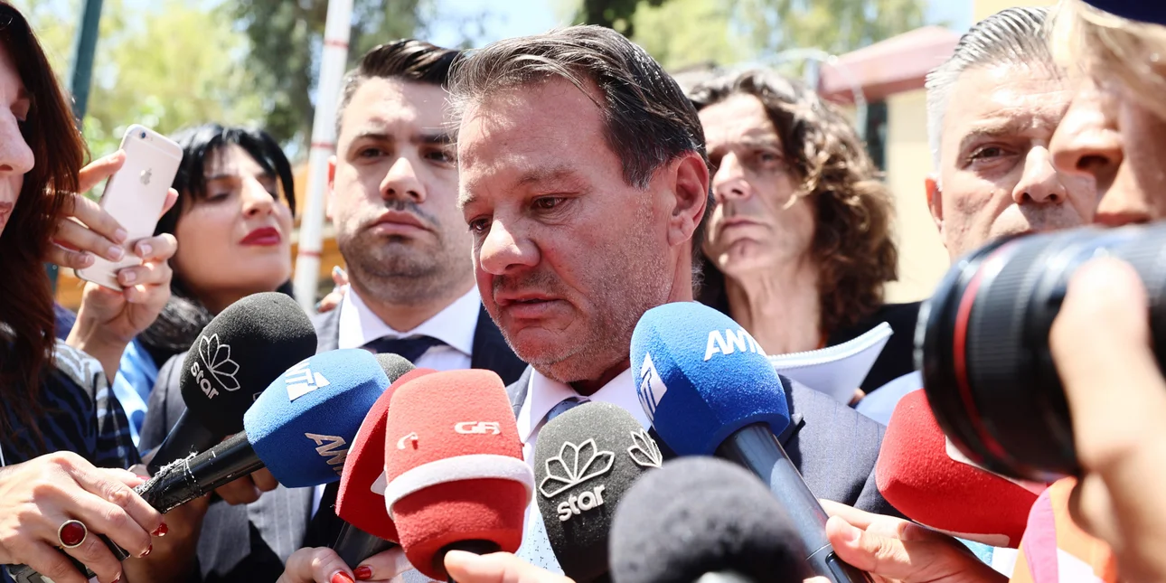 Απόστολος Λύτρας: Η δημόσια συγγνώμη του για τον ξυλοδαρμό της γυναίκας του